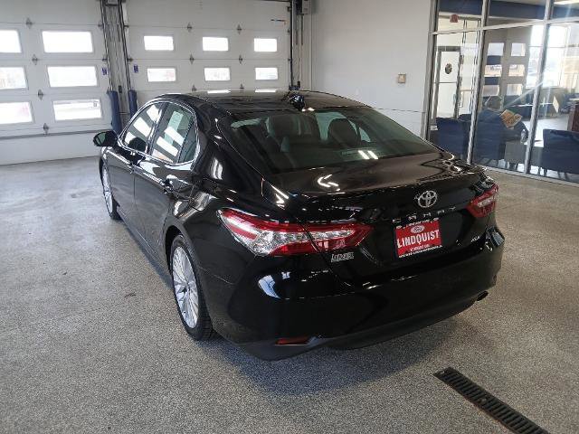 Used 2020 Toyota Camry XLE image 3