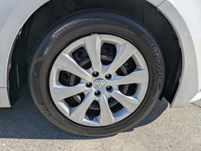 Used 2021 Toyota Corolla LE image 10