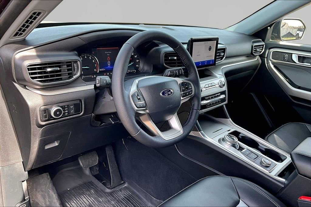 Certified 2022 Ford Explorer XLT w/ Equipment Group 202A AWD/4WD image 14