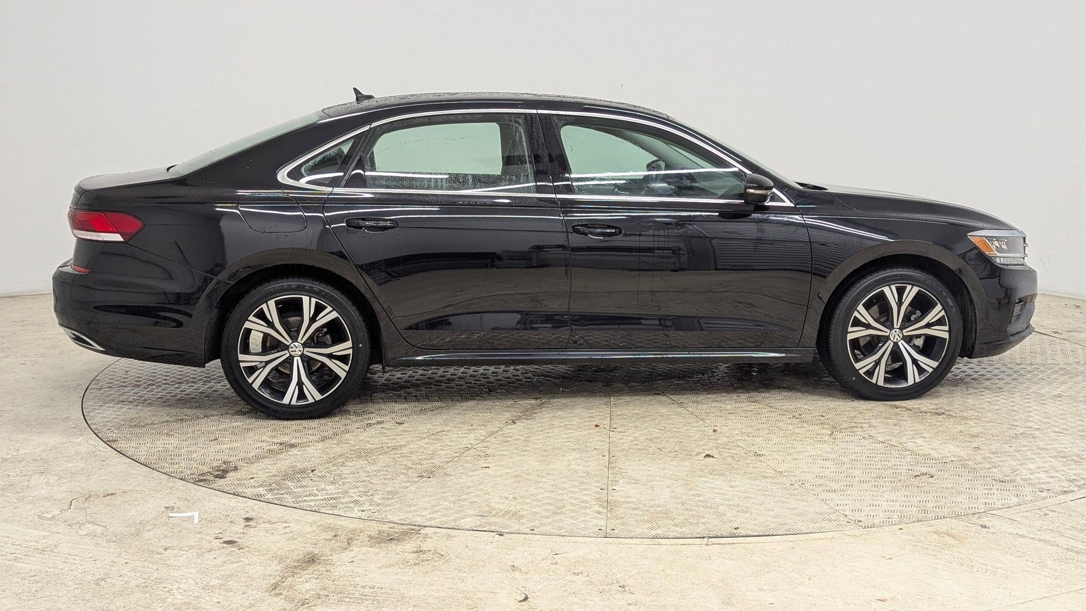 Used 2022 Volkswagen Passat 2.0T SE image 7