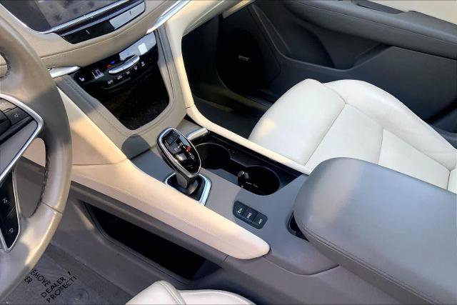 Used 2018 Cadillac XT5 Luxury w/ Driver Awareness Package AWD/4WD image 17