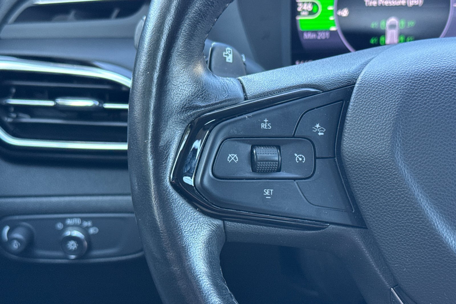 Used 2023 Chevrolet Bolt EUV LT w/ Convenience Package FWD image 20