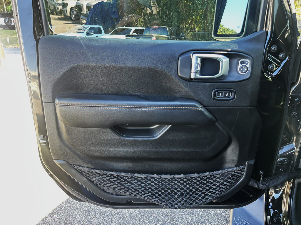 Used 2022 Jeep Gladiator Overland AWD/4WD image 9
