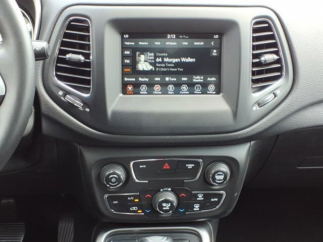 Used 2020 Jeep Compass Latitude w/ Cold Weather Group FWD image 7