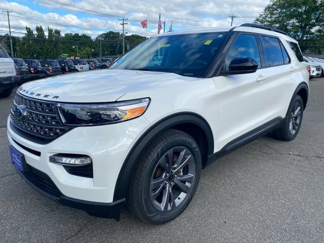 Certified 2023 Ford Explorer XLT w/ Equipment Group 202A AWD/4WD image 3