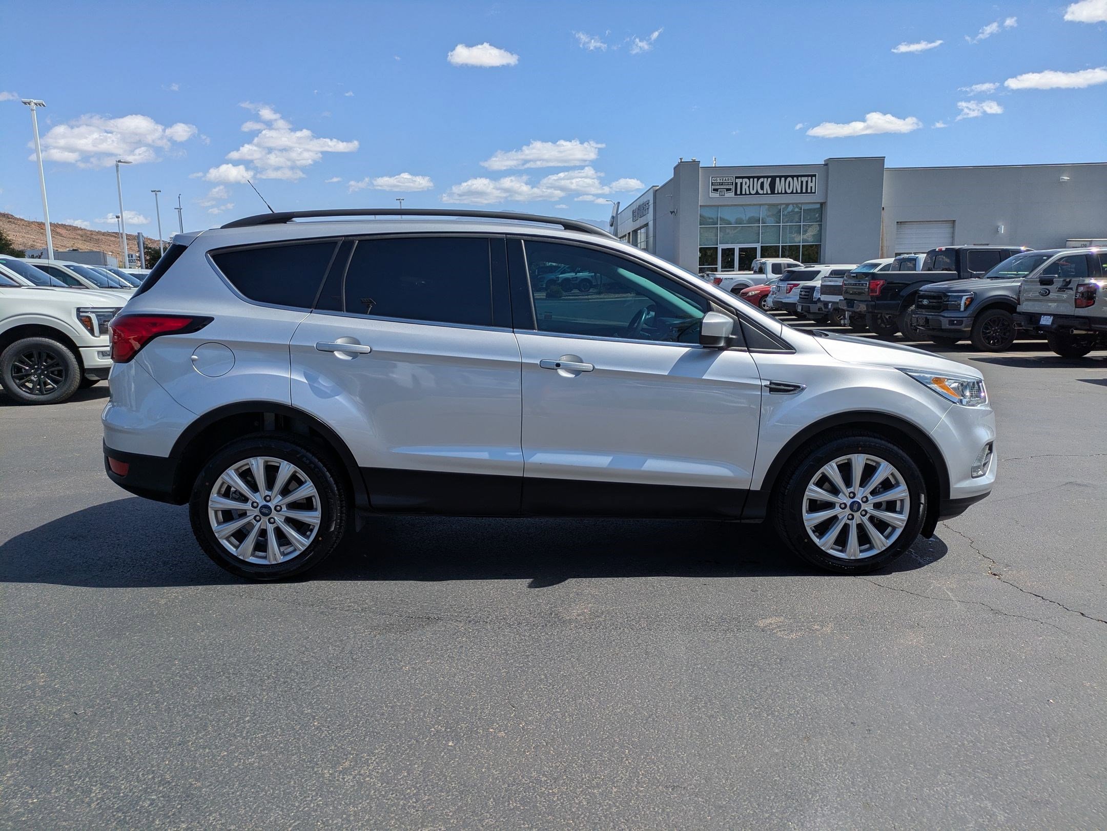 Certified 2019 Ford Escape SEL FWD image 3