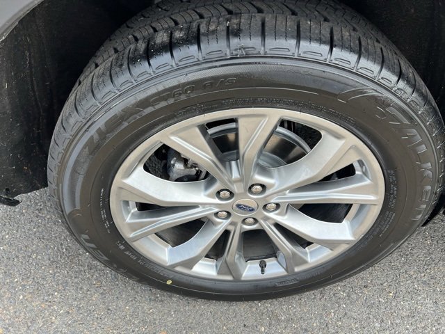 Certified 2022 Ford Explorer XLT w/ Equipment Group 202A image 10