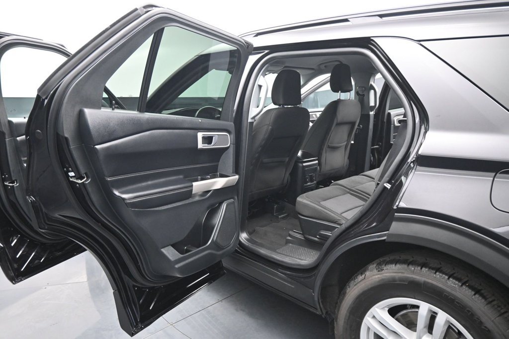 Certified 2024 Ford Explorer XLT RWD image 18