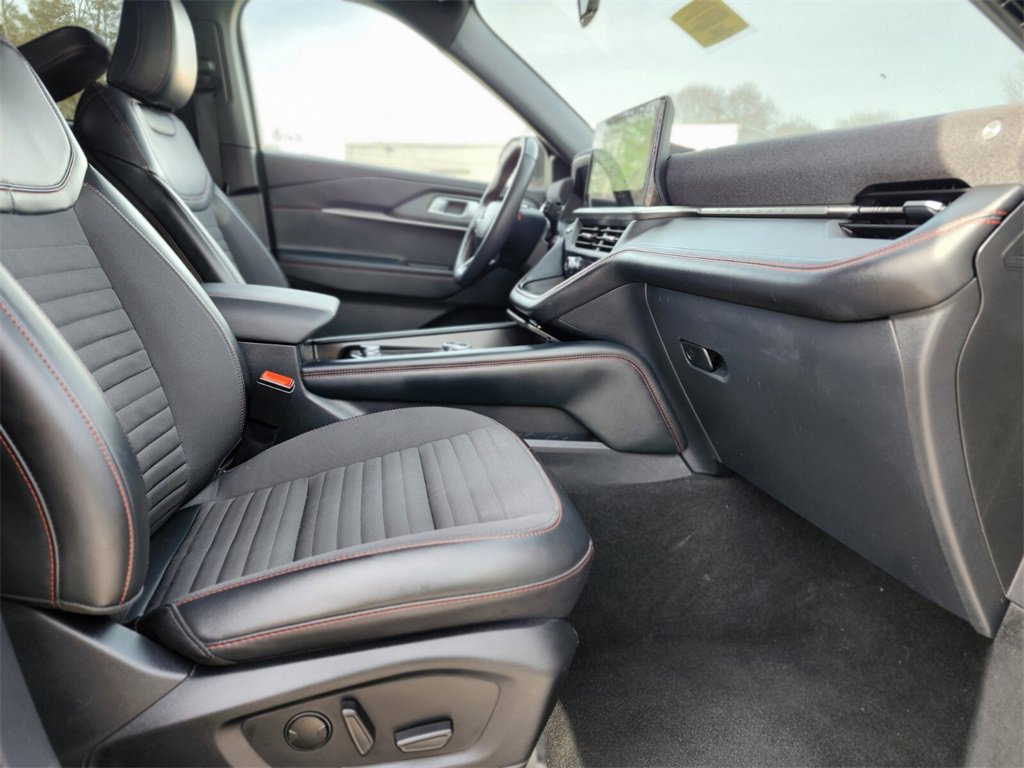 Certified 2025 Ford Explorer ST-Line image 11