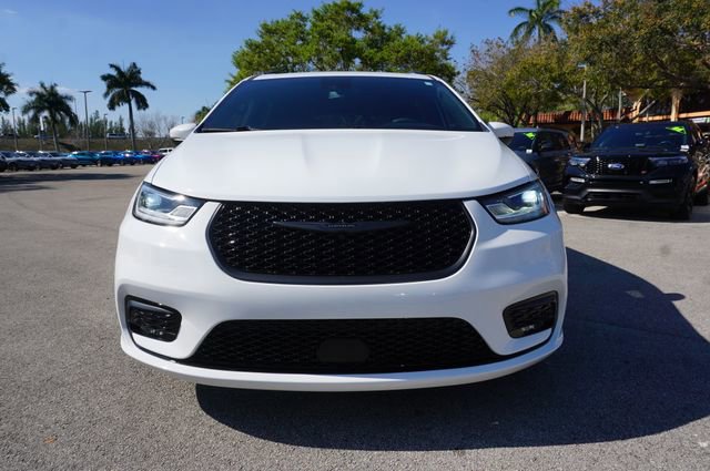 Used 2023 Chrysler Pacifica Touring-L w/ S Appearance Package image 6