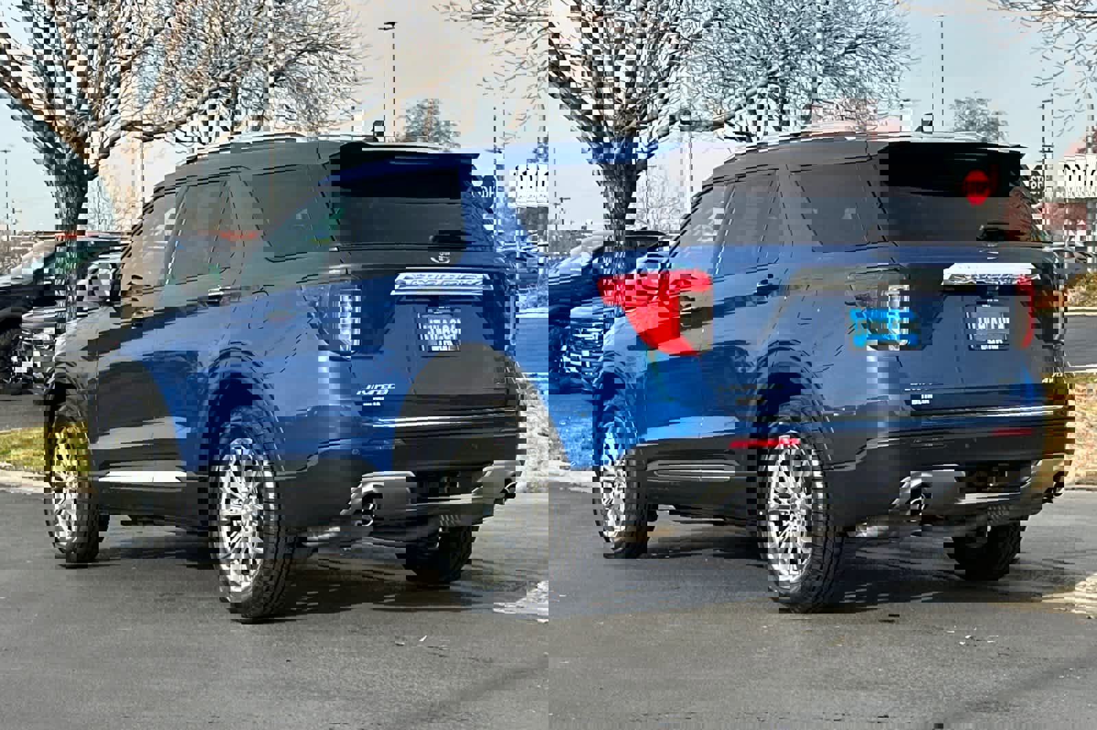 Certified 2022 Ford Explorer Limited w/ Equipment Group 301A image 3