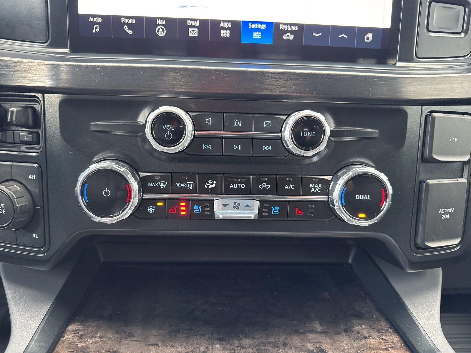 Certified 2024 Ford F250 Lariat w/ FX4 Off-Road Package image 17