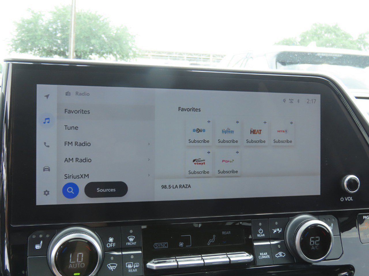 Used 2024 Toyota Highlander XLE FWD image 30