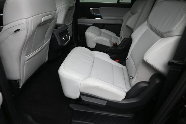 Certified 2025 Ford Expedition Max Platinum w/ Driver's Package AWD/4WD image 21