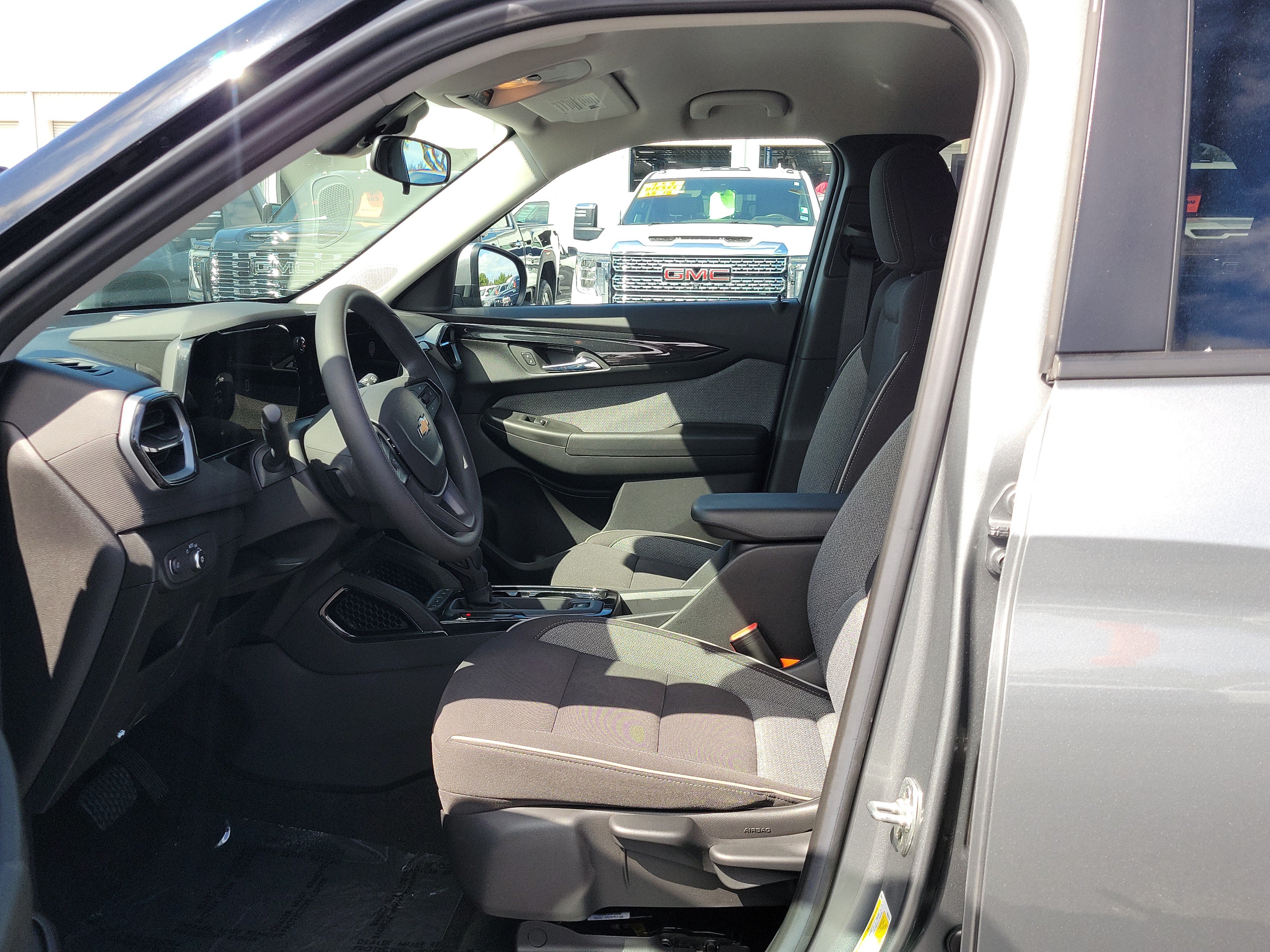 Used 2024 Chevrolet TrailBlazer LT FWD image 21
