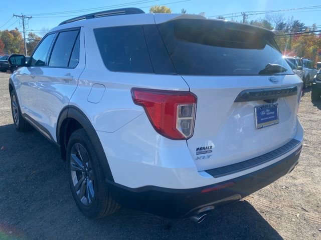 Certified 2022 Ford Explorer XLT w/ Equipment Group 202A image 3