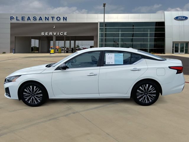 Used 2025 Nissan Altima 2.5 SV FWD image 2
