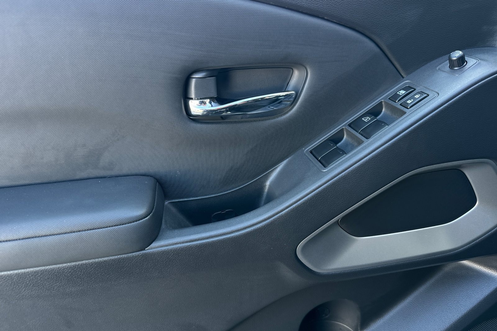 Used 2022 Nissan Frontier SV image 11