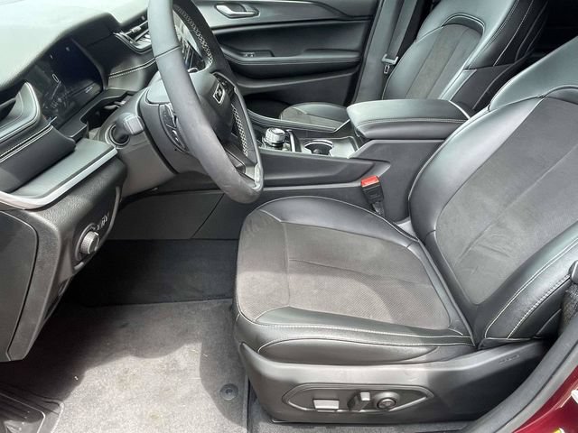 Used 2024 Jeep Grand Cherokee Altitude AWD/4WD image 7