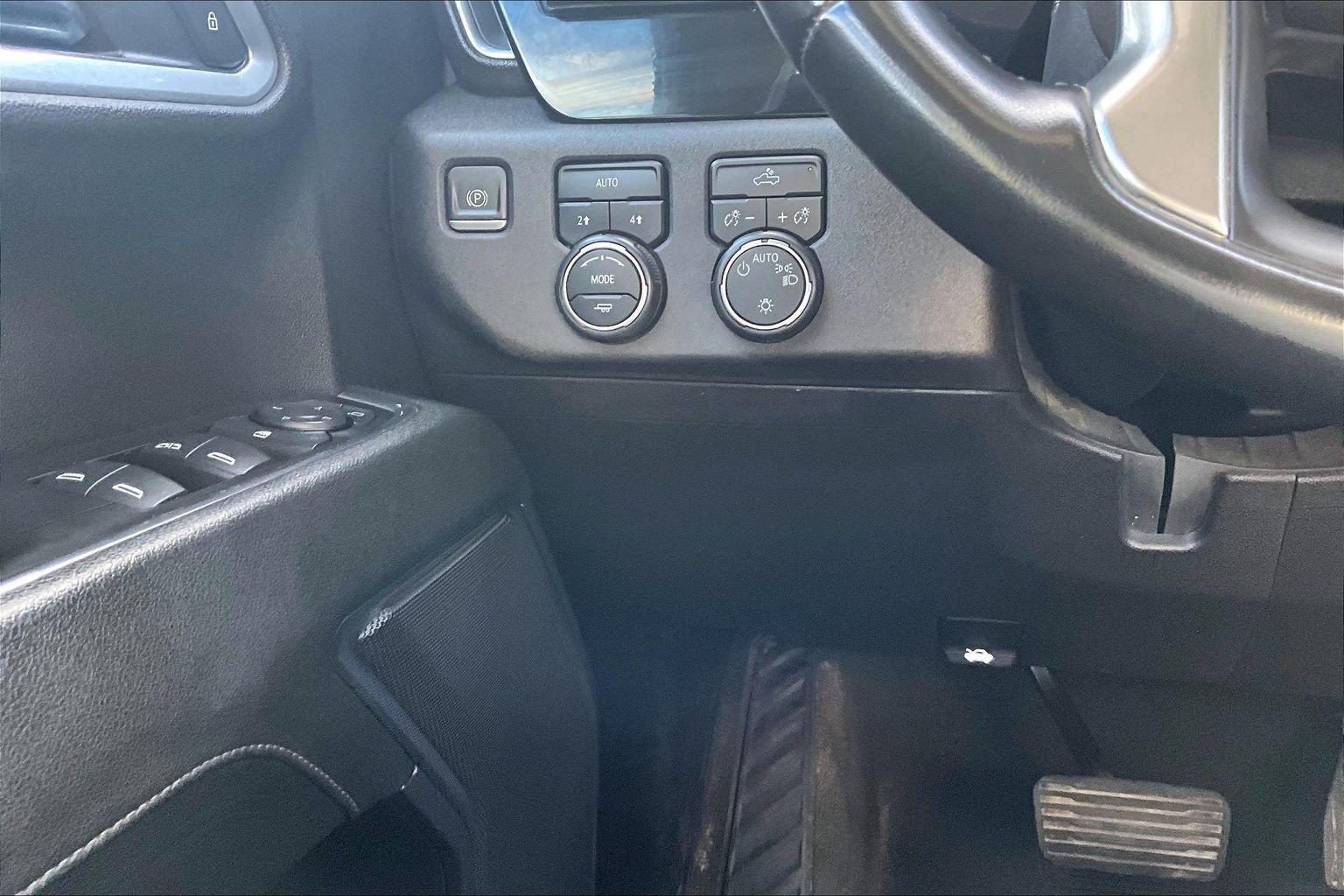 Used 2023 Chevrolet Silverado 1500 LT AWD/4WD image 37