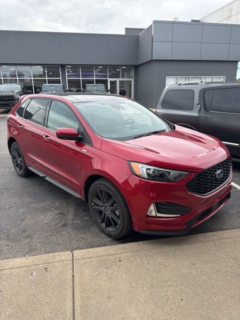 Certified 2022 Ford Edge ST-Line w/ Class II Trailer Tow Package