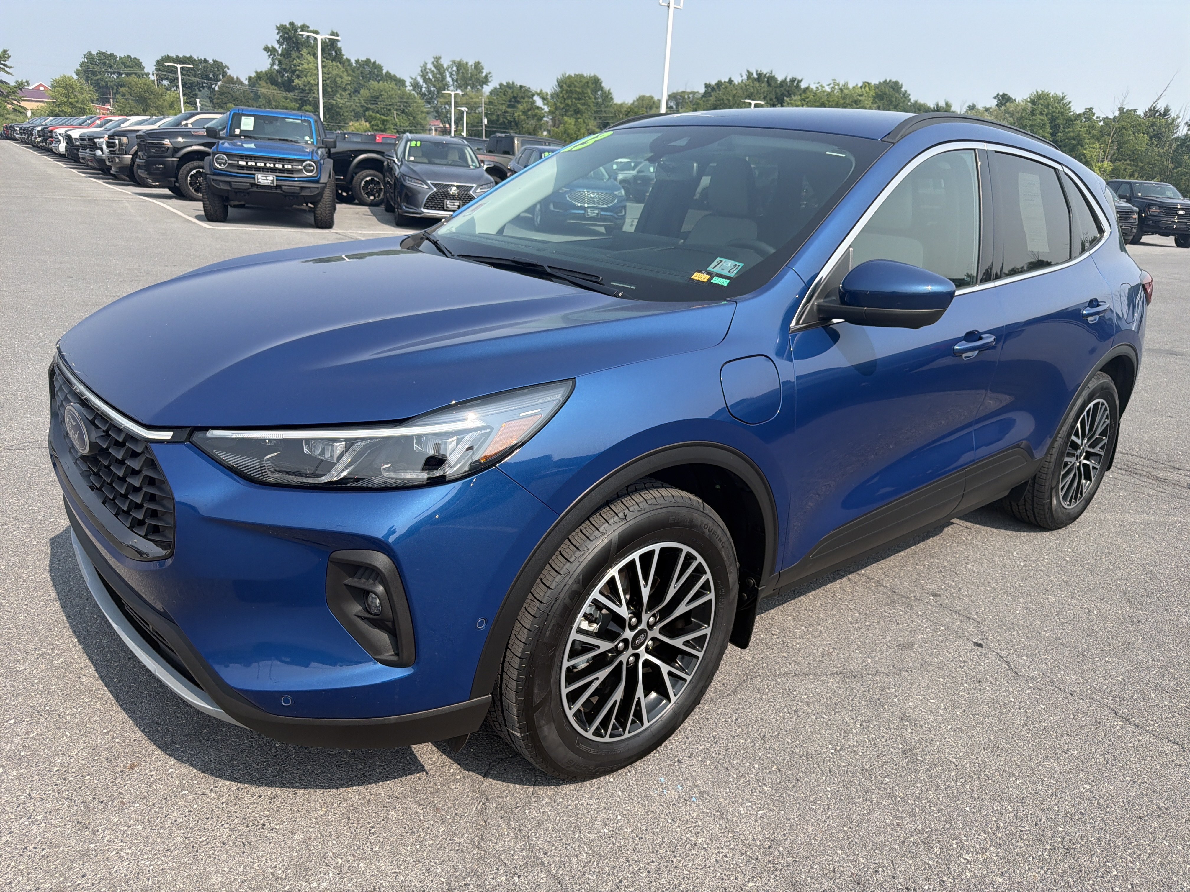 Certified 2023 Ford Escape SE w/ PHEV Premium Package FWD image 8