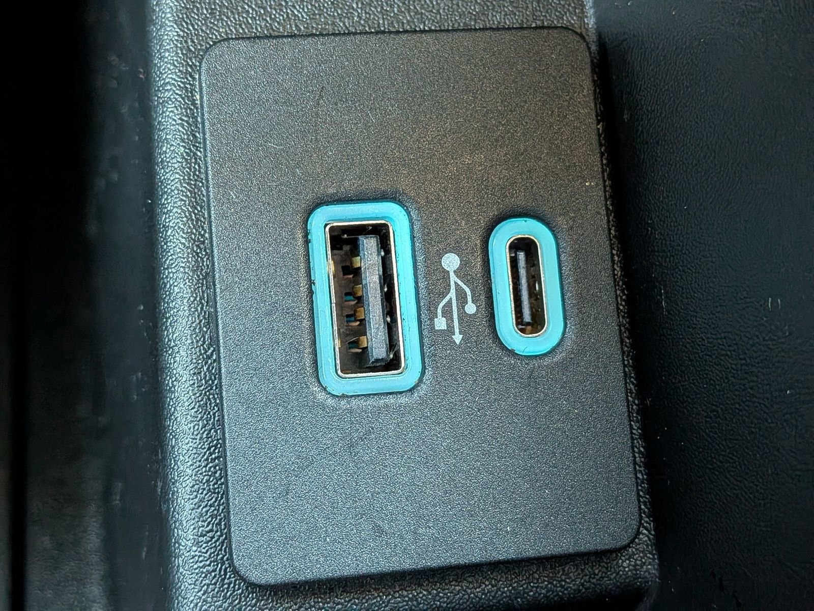 Certified 2022 Ford Edge SE w/ Black Appearance Package image 24