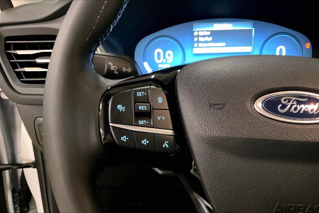 Certified 2023 Ford Escape Platinum w/ Premium Technology Package AWD/4WD image 17