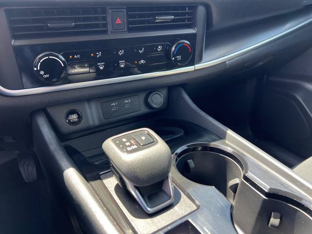 Used 2024 Nissan Rogue S FWD image 12