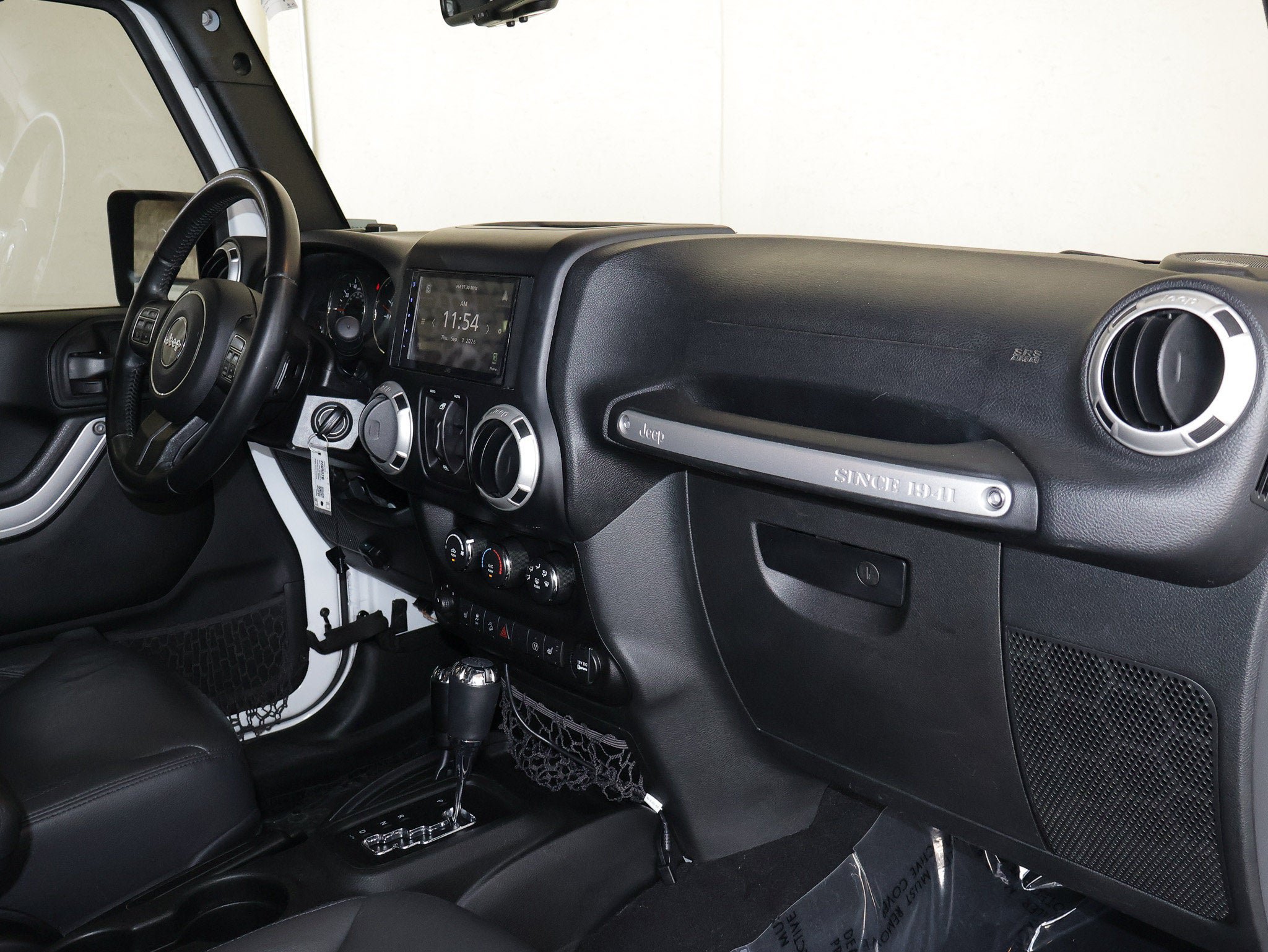 Used 2017 Jeep Wrangler Unlimited Rubicon w/ Connectivity Group AWD/4WD image 37