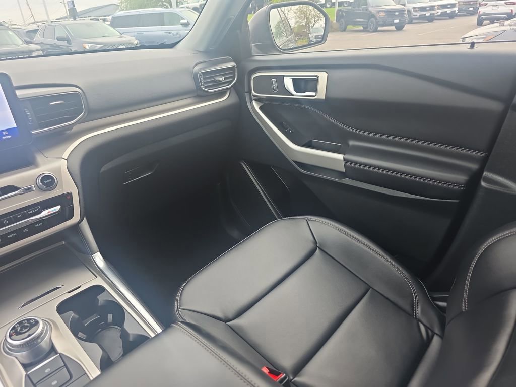 Certified 2024 Ford Explorer XLT w/ Equipment Group 202A image 25