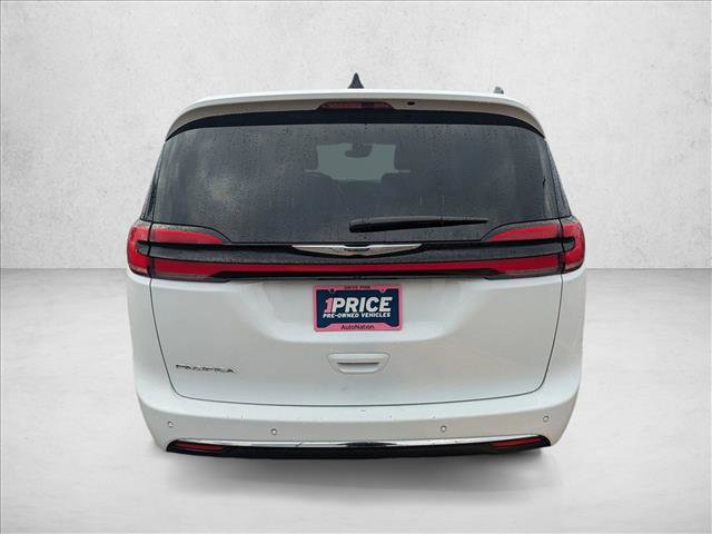 Used 2024 Chrysler Pacifica Touring-L FWD image 7