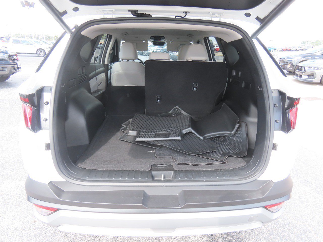 Used 2025 Hyundai Tucson SEL FWD image 12