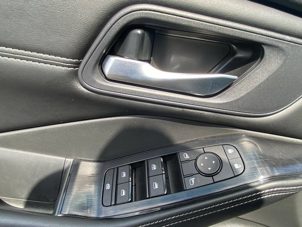 Used 2024 Nissan Rogue SV w/ SV Premium Package AWD/4WD image 11