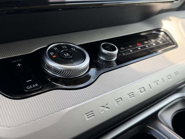 Certified 2025 Ford Expedition Active AWD/4WD image 25