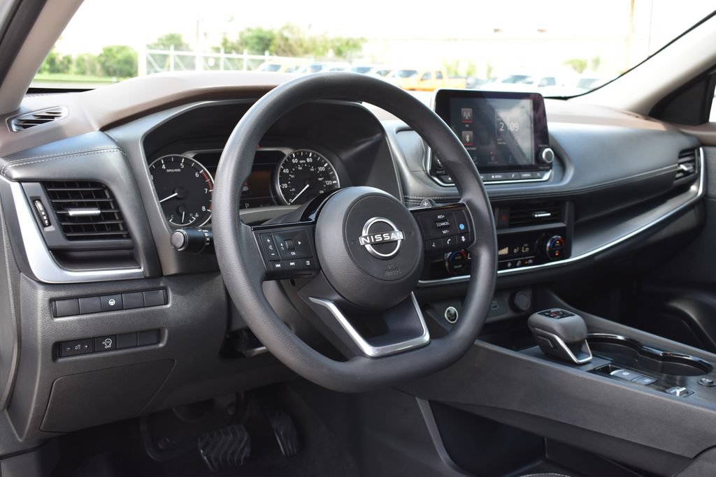 Used 2023 Nissan Rogue SV FWD image 10