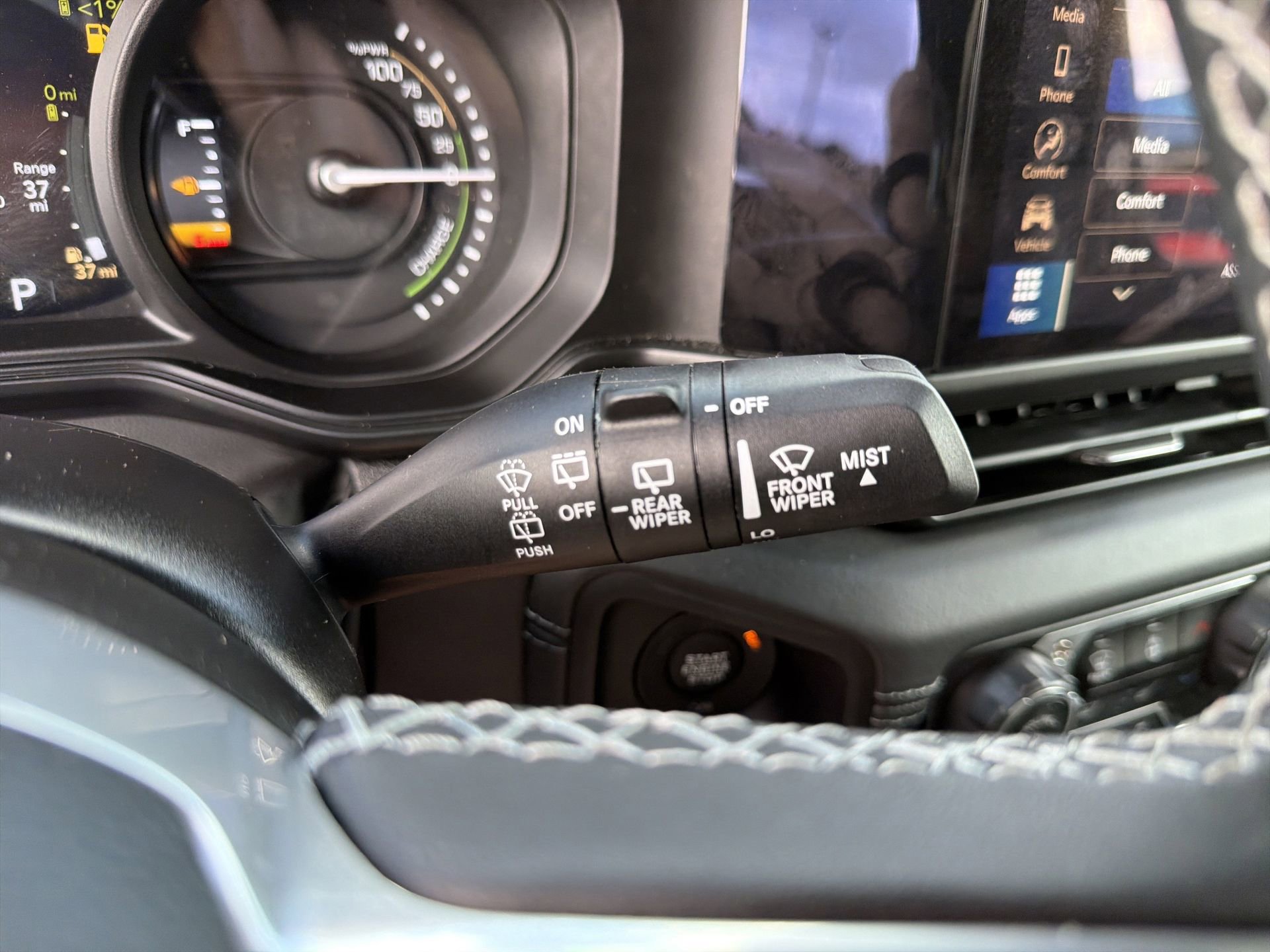 Used 2025 Jeep Wrangler Unlimited Sahara w/ Safety Group AWD/4WD image 11