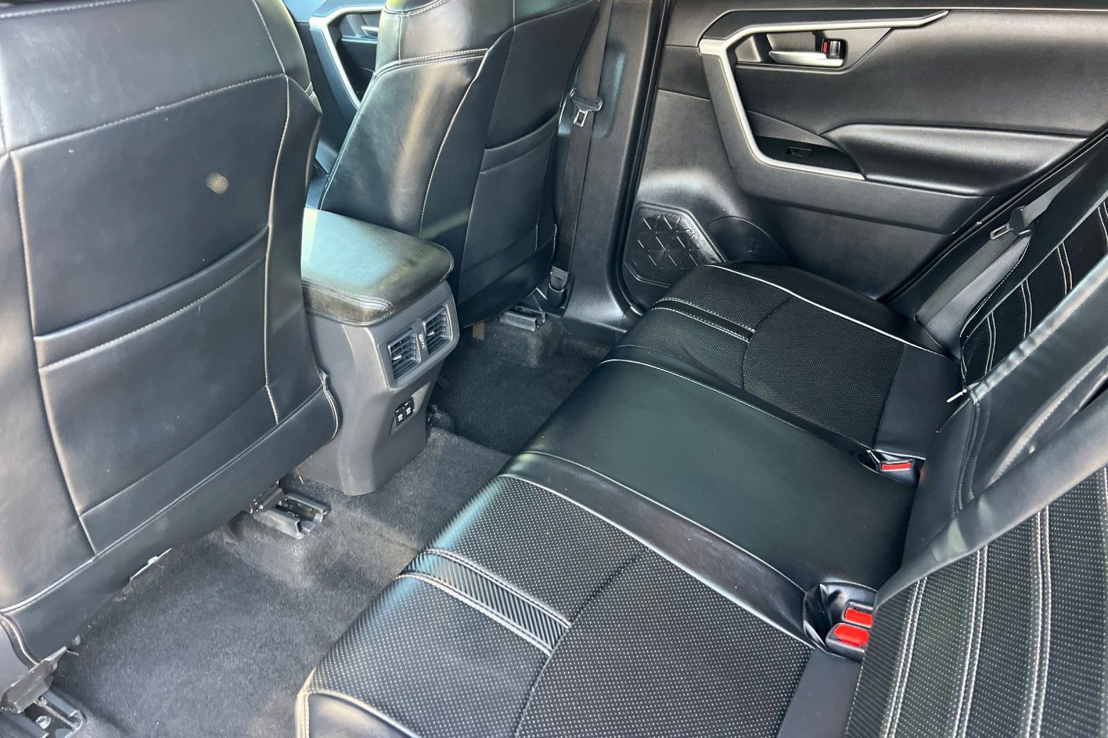 Used 2020 Toyota RAV4 XLE image 13