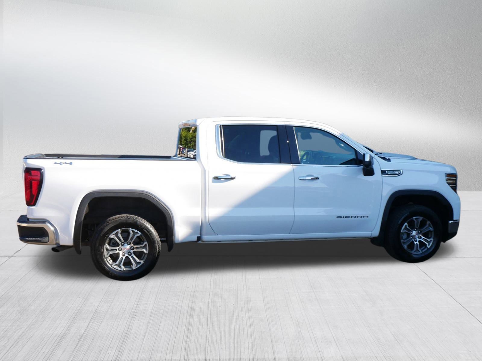 Used 2025 GMC Sierra 1500 SLT image 7