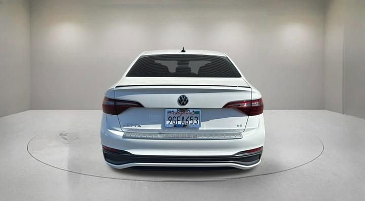 Used 2023 Volkswagen Jetta SE FWD image 3