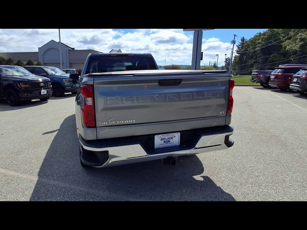 Used 2023 Chevrolet Silverado 1500 LT AWD/4WD image 7