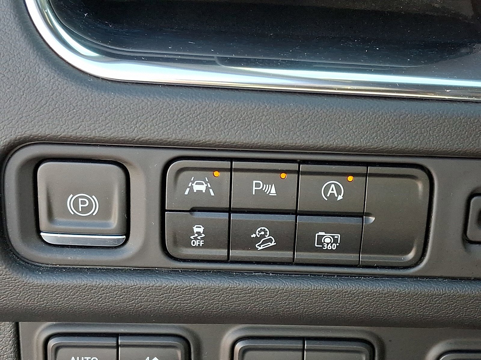 Used 2024 Chevrolet Tahoe Z71 w/ Z71 Off-Road Package image 25