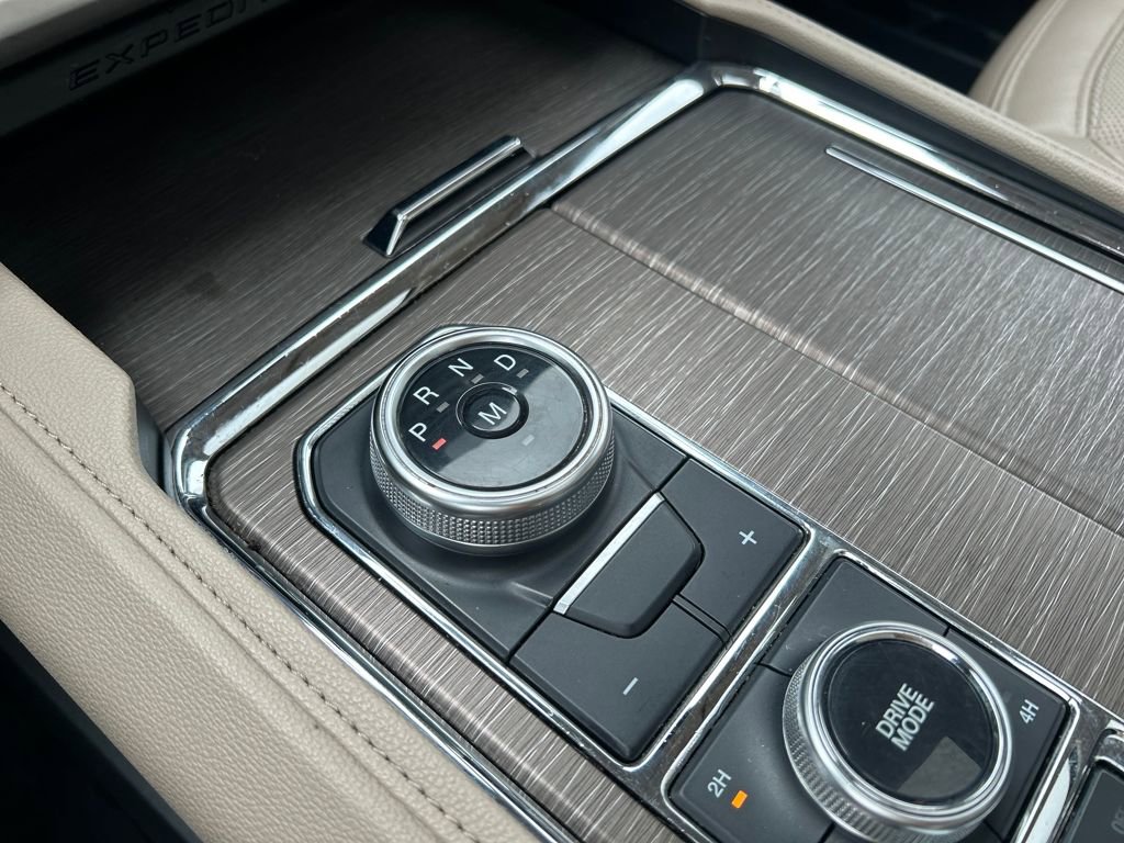 Certified 2024 Ford Expedition Limited image 32