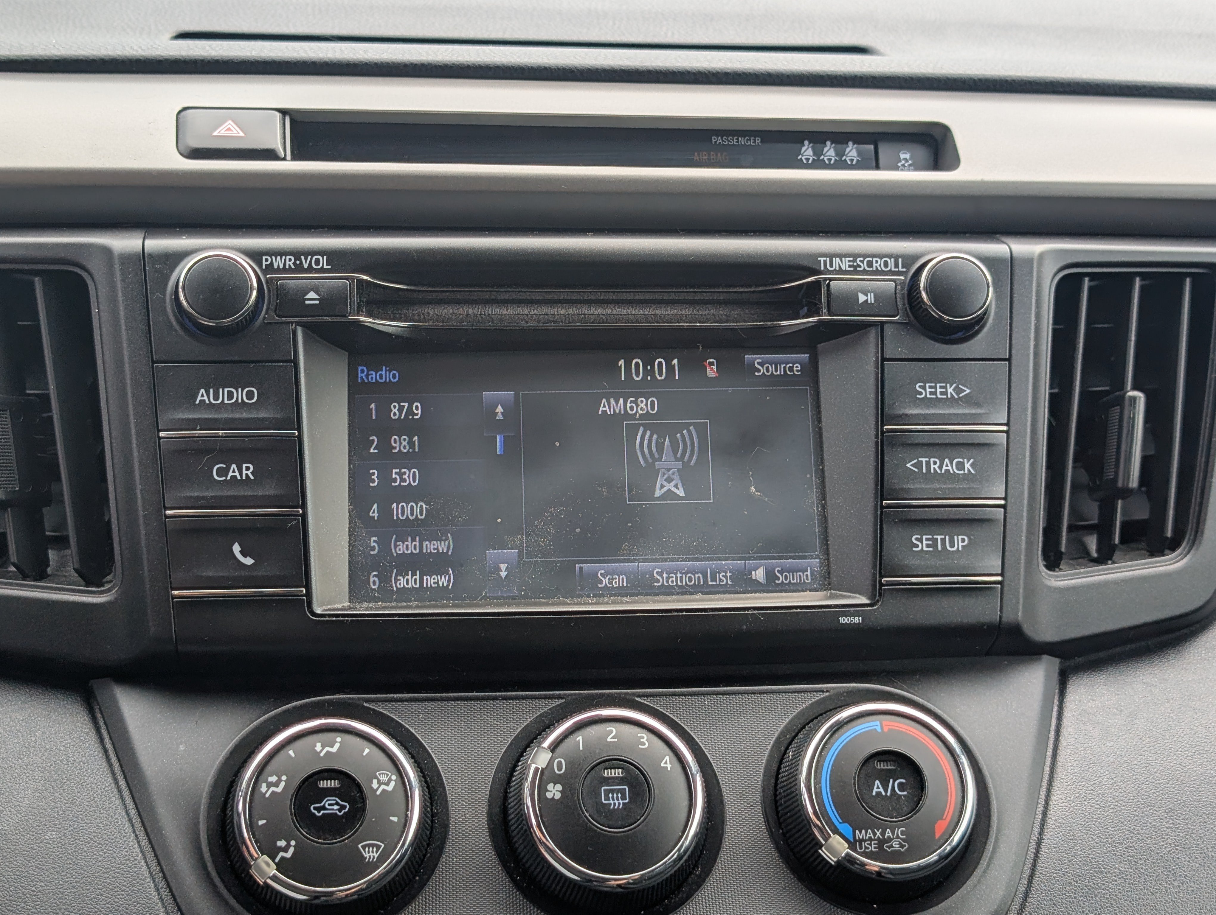 Used 2018 Toyota RAV4 LE w/ Carpet Mat Package AWD/4WD image 24