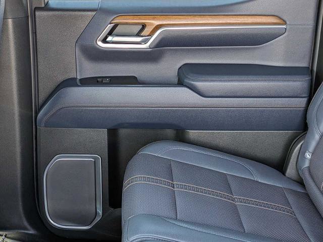 Used 2023 Chevrolet Silverado 1500 High Country w/ High Country Premium Package AWD/4WD image 19