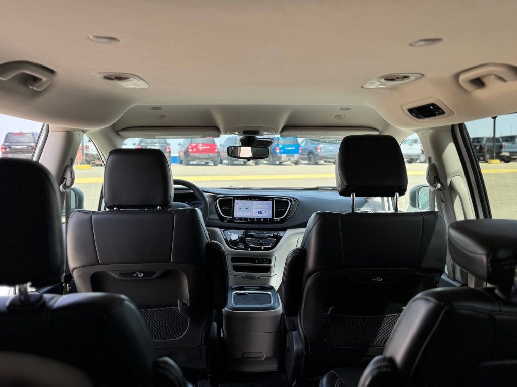 Used 2023 Chrysler Pacifica Touring-L image 45
