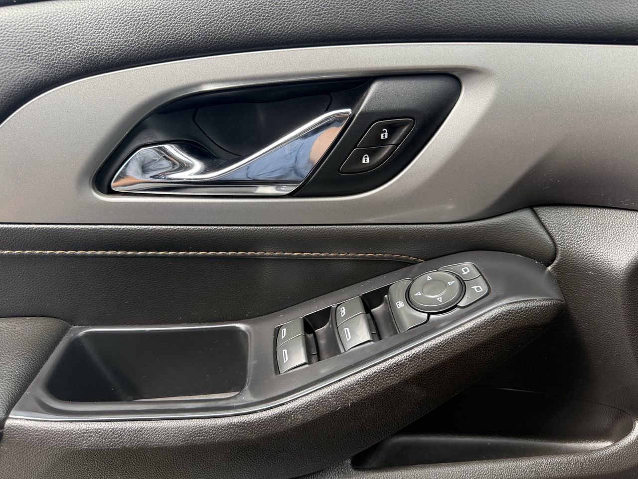 Used 2021 Chevrolet Traverse RS image 24