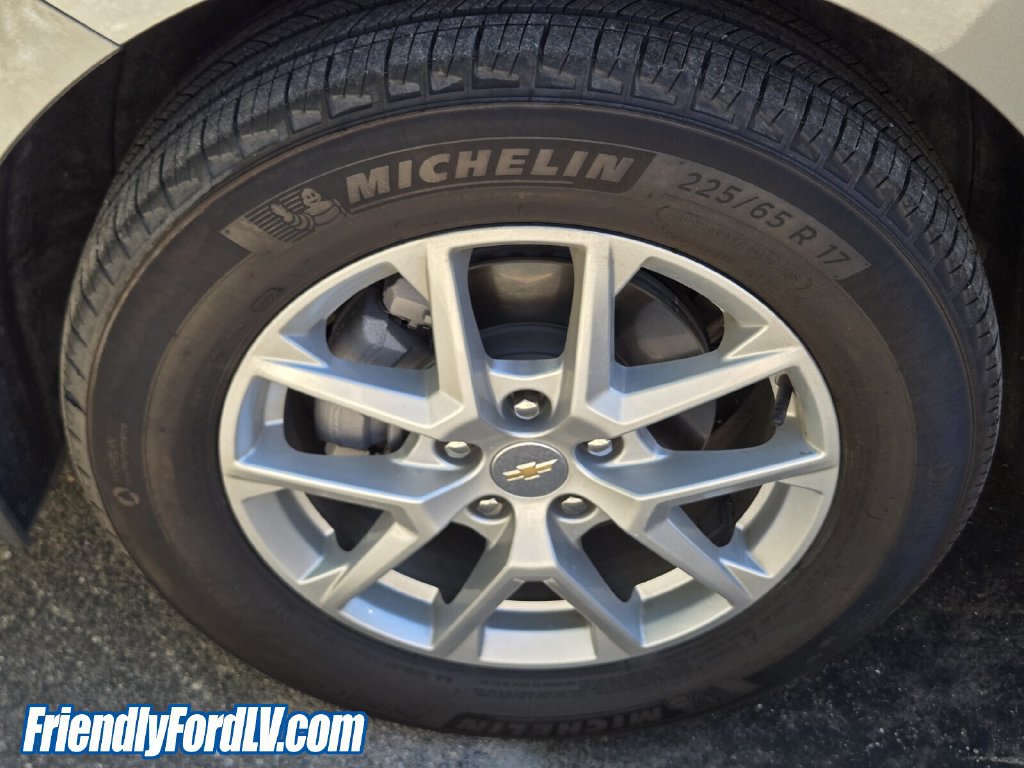 Used 2024 Chevrolet Equinox LT FWD image 2