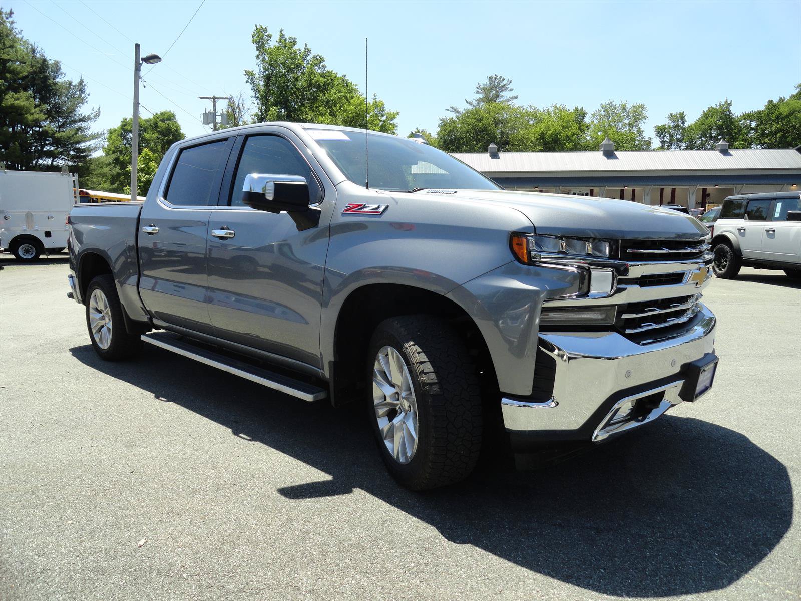 Used 2022 Chevrolet Silverado 1500 LTZ w/ LTZ Premium Package AWD/4WD image 3