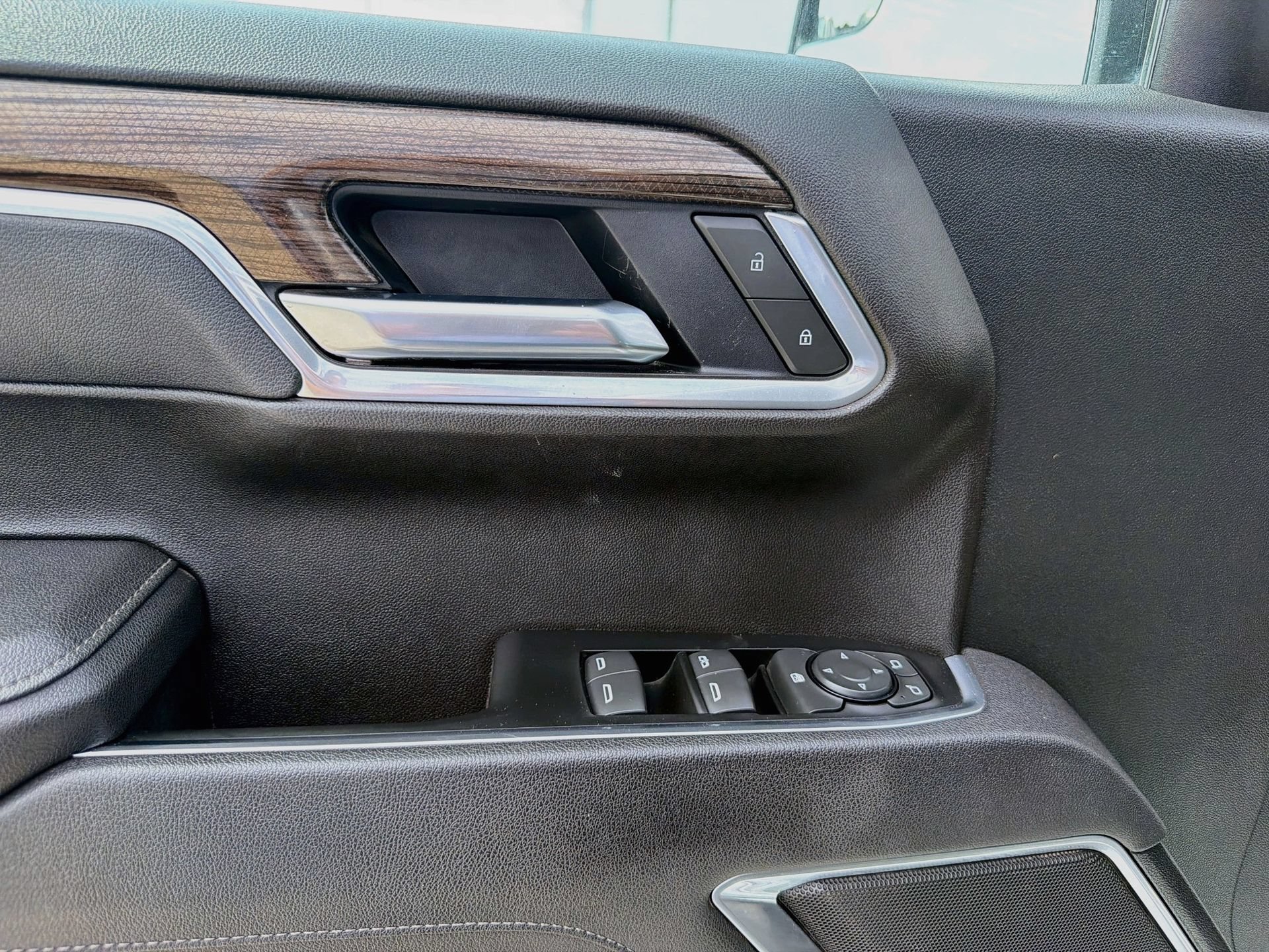 Used 2025 Chevrolet Silverado 1500 LT AWD/4WD image 23